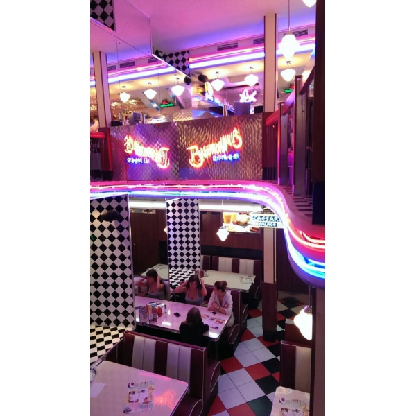 Ресторанный сервис бронирования столиков menu-rest.com - Интерьер ресторана "Beverly Hills Diner"