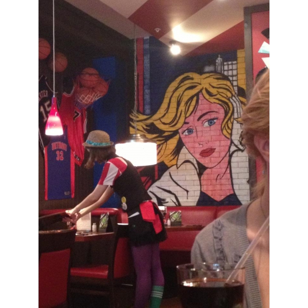 Ресторанный сервис бронирования столиков menu-rest.com - Интерьер ресторана "T.G.I. Friday`s"