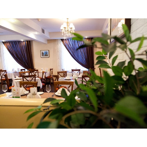 Ресторанный сервис бронирования столиков menu-rest.com - Интерьер ресторана "Максима Хотелс"