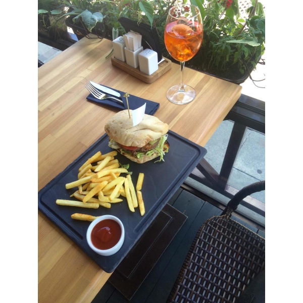 Ресторанный сервис бронирования столиков menu-rest.com - Интерьер ресторана "Bar BQ Cafe"