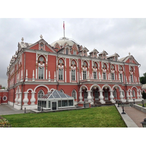 Ресторанный сервис бронирования столиков menu-rest.com - Интерьер ресторана "Петровский Путевой Дворец"