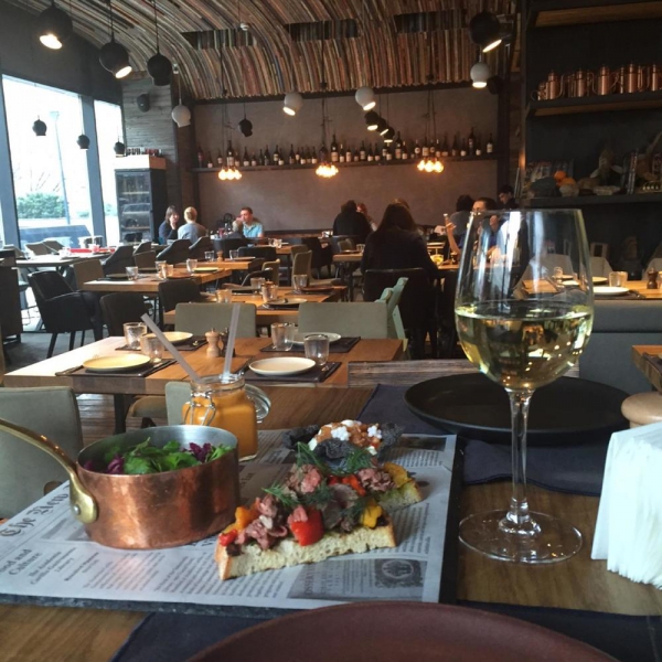 Ресторанный сервис бронирования столиков menu-rest.com - Интерьер ресторана "AQ Kitchen"