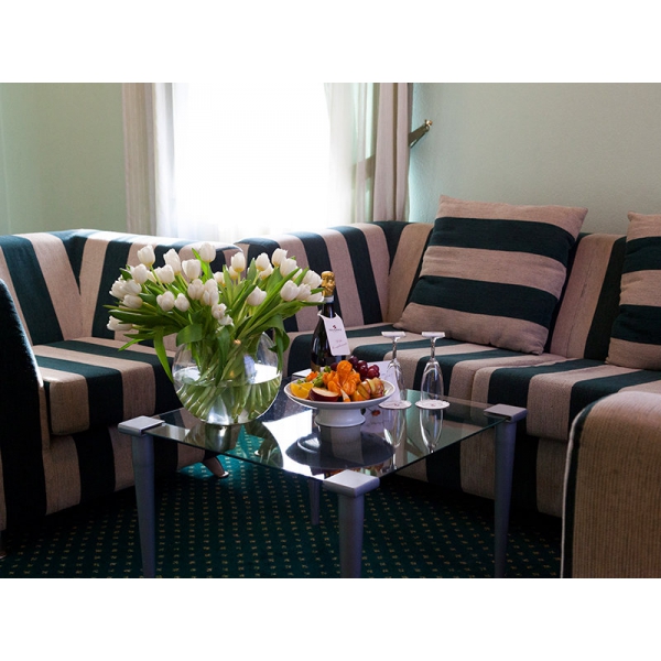 Ресторанный сервис бронирования столиков menu-rest.com - Интерьер ресторана "Максима Хотелс"