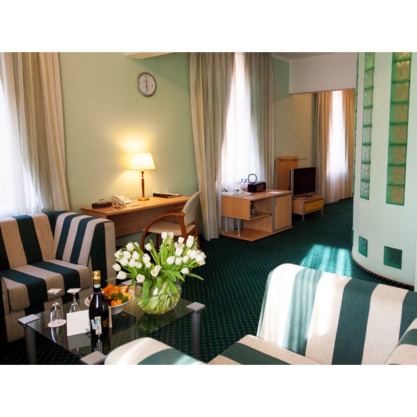 Ресторанный сервис бронирования столиков menu-rest.com - Интерьер ресторана "Максима Хотелс"