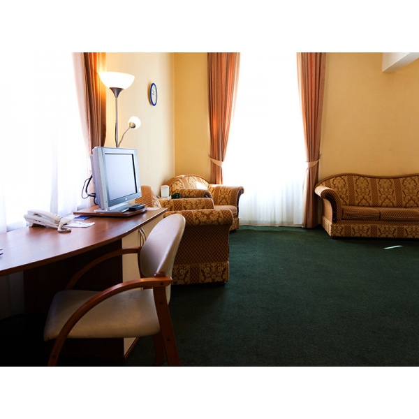 Ресторанный сервис бронирования столиков menu-rest.com - Интерьер ресторана "Максима Хотелс"