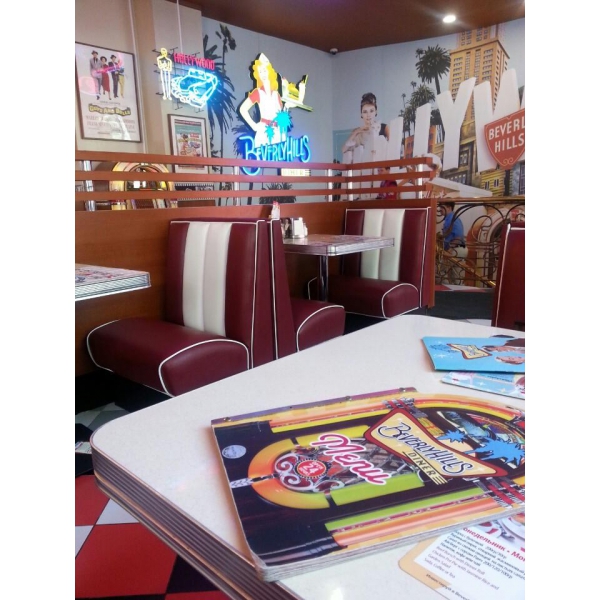 Ресторанный сервис бронирования столиков menu-rest.com - Интерьер ресторана "Beverly Hills Diner"