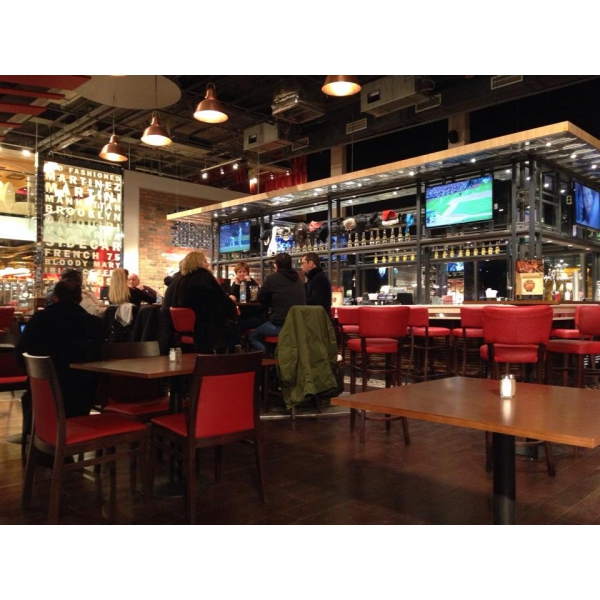 Ресторанный сервис бронирования столиков menu-rest.com - Интерьер ресторана "T.G.I. Friday`s"