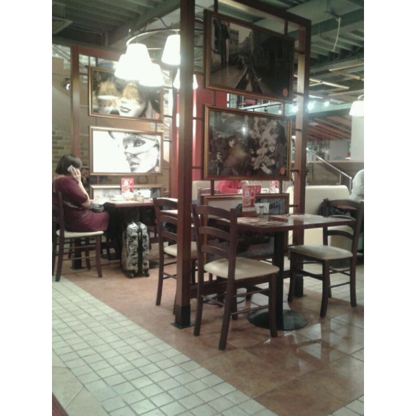 Ресторанный сервис бронирования столиков menu-rest.com - Интерьер ресторана "T.G.I. Friday`s"