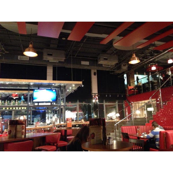 Ресторанный сервис бронирования столиков menu-rest.com - Интерьер ресторана "T.G.I. Friday`s"