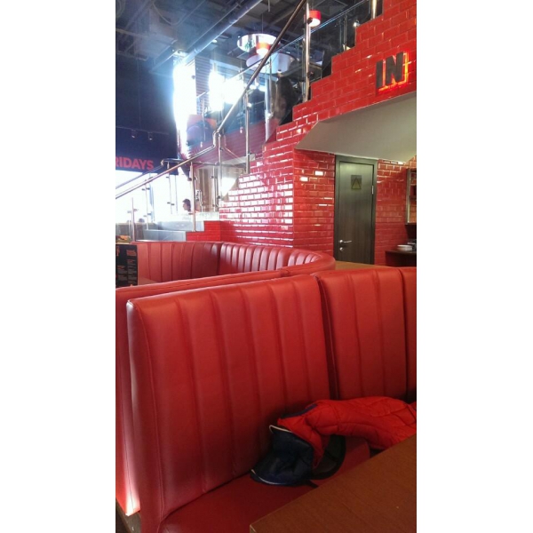 Ресторанный сервис бронирования столиков menu-rest.com - Интерьер ресторана "T.G.I. Friday`s"