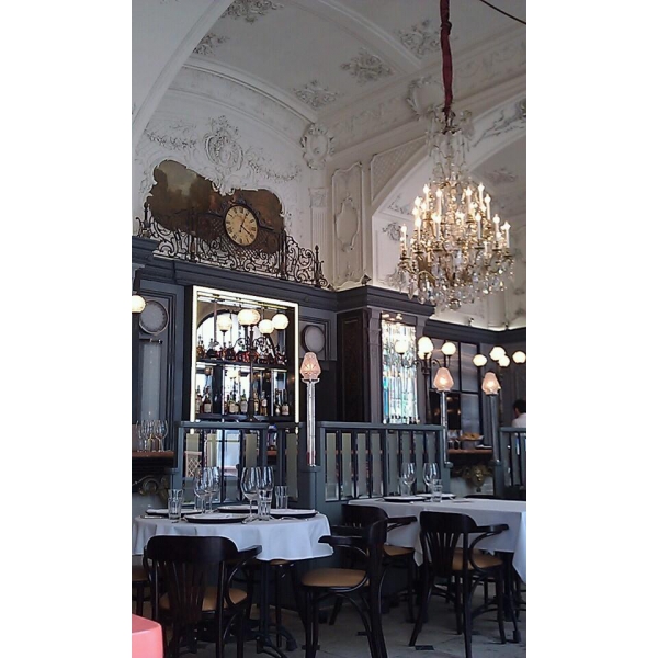 Ресторанный сервис бронирования столиков menu-rest.com - Интерьер ресторана "Brasserie Мост"