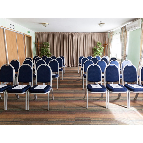 Ресторанный сервис бронирования столиков menu-rest.com - Интерьер ресторана "Максима Хотелс"