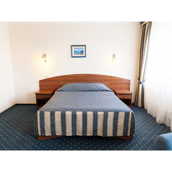 Ресторанный сервис бронирования столиков menu-rest.com - Интерьер ресторана "Максима Хотелс"