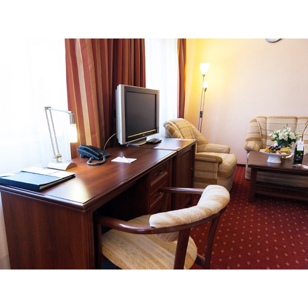 Ресторанный сервис бронирования столиков menu-rest.com - Интерьер ресторана "Максима Хотелс"