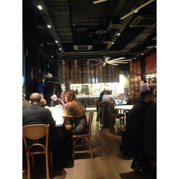 Ресторанный сервис бронирования столиков menu-rest.com - Интерьер ресторана "Cheapside Бургер Бистро"