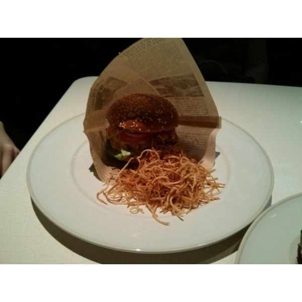 Ресторанный сервис бронирования столиков menu-rest.com - Интерьер ресторана "Cheapside Бургер Бистро"