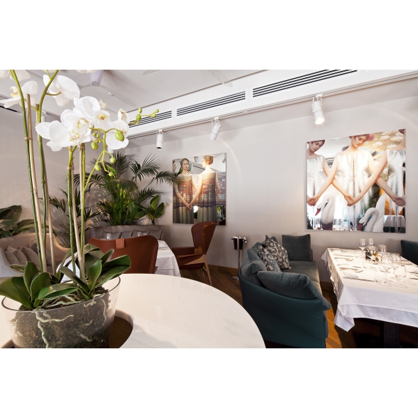 Ресторанный сервис бронирования столиков menu-rest.com - Интерьер ресторана "Selfie"