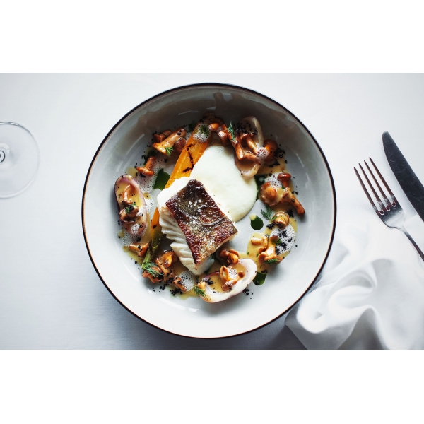 Ресторанный сервис бронирования столиков menu-rest.com - Интерьер ресторана "Selfie"