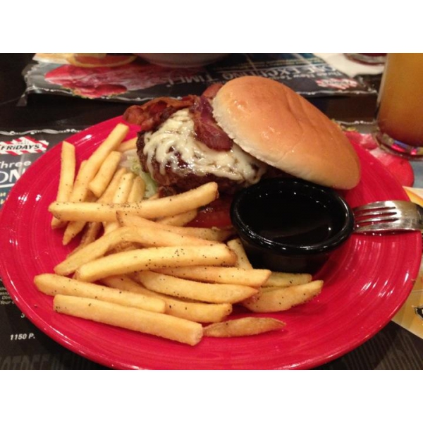 Ресторанный сервис бронирования столиков menu-rest.com - Интерьер ресторана "T.G.I. Friday`s"