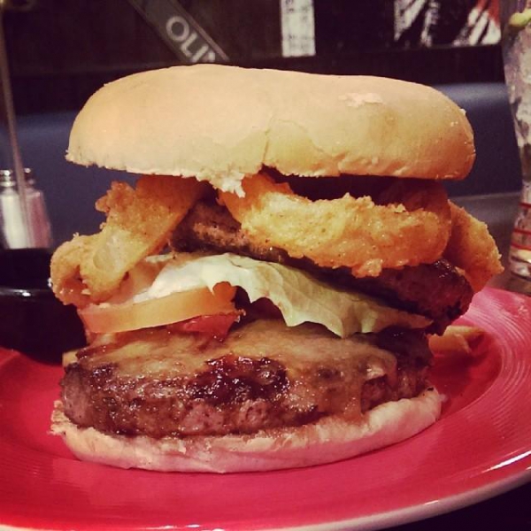 Ресторанный сервис бронирования столиков menu-rest.com - Интерьер ресторана "T.G.I. Friday`s"