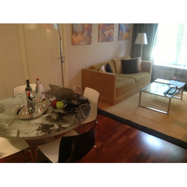 Ресторанный сервис бронирования столиков menu-rest.com - Интерьер ресторана "Mamaison All-Suites Spa Hotel Pokrovka Moscow"