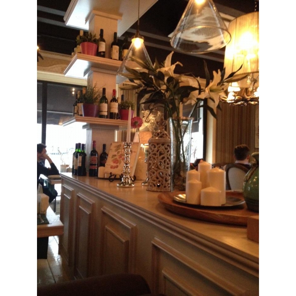 Ресторанный сервис бронирования столиков menu-rest.com - Интерьер ресторана "Friends & Family"