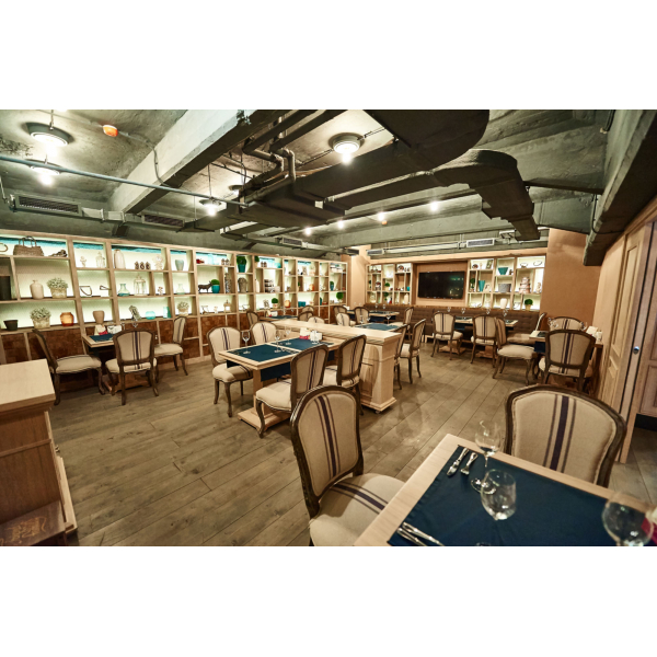 Ресторанный сервис бронирования столиков menu-rest.com - Интерьер ресторана "Friends & Family"