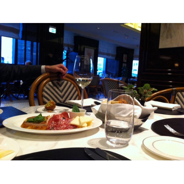 Ресторанный сервис бронирования столиков menu-rest.com - Интерьер ресторана "A Tavola"