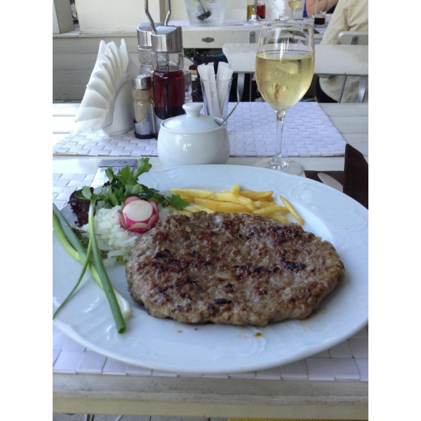 Ресторанный сервис бронирования столиков menu-rest.com - Интерьер ресторана "Югос"