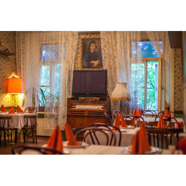 Ресторанный сервис бронирования столиков menu-rest.com - Интерьер ресторана "Дача на Покровке"