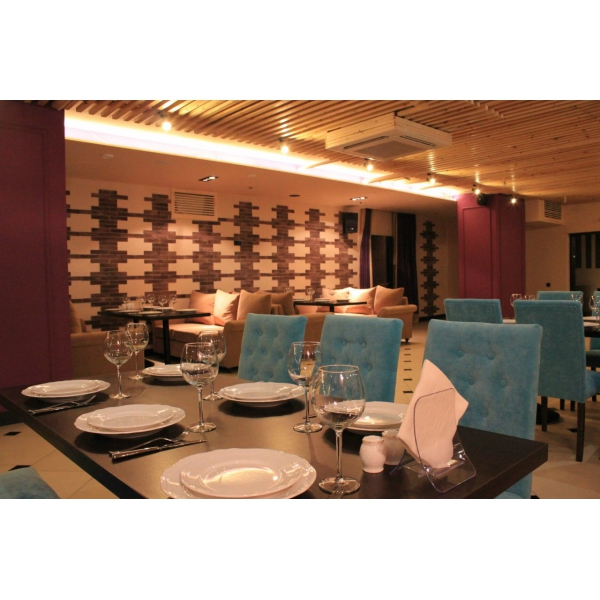Ресторанный сервис бронирования столиков menu-rest.com - Интерьер ресторана "Арт кафе Рояль"