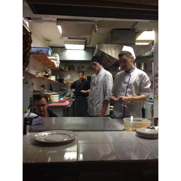 Ресторанный сервис бронирования столиков menu-rest.com - Интерьер ресторана "Чемодан"