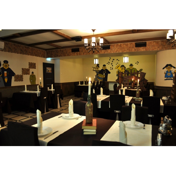 Ресторанный сервис бронирования столиков menu-rest.com - Интерьер ресторана "Штаб квартира фрау Мюллер"