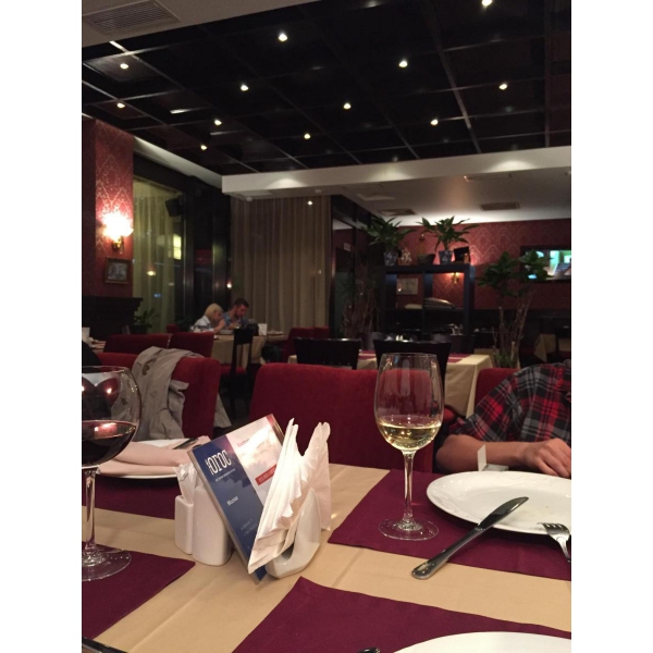 Ресторанный сервис бронирования столиков menu-rest.com - Интерьер ресторана "Югос"
