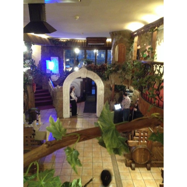 Ресторанный сервис бронирования столиков menu-rest.com - Интерьер ресторана "Наш двор"