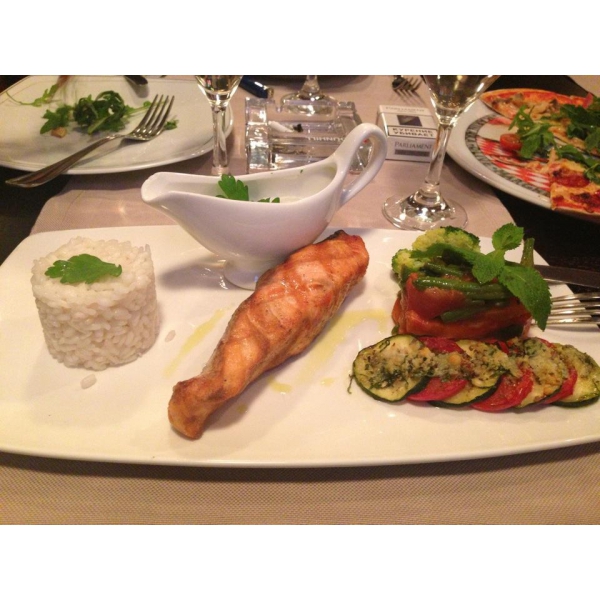 Ресторанный сервис бронирования столиков menu-rest.com - Интерьер ресторана "Gusto"