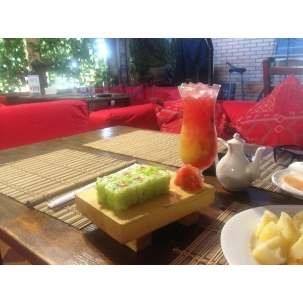 Ресторанный сервис бронирования столиков menu-rest.com - Интерьер ресторана "Бургон Йоши"