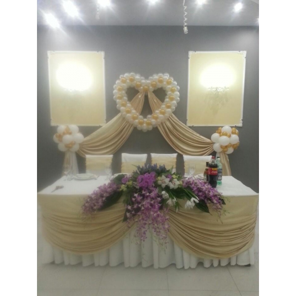 Ресторанный сервис бронирования столиков menu-rest.com - Интерьер ресторана "Бургон Йоши"