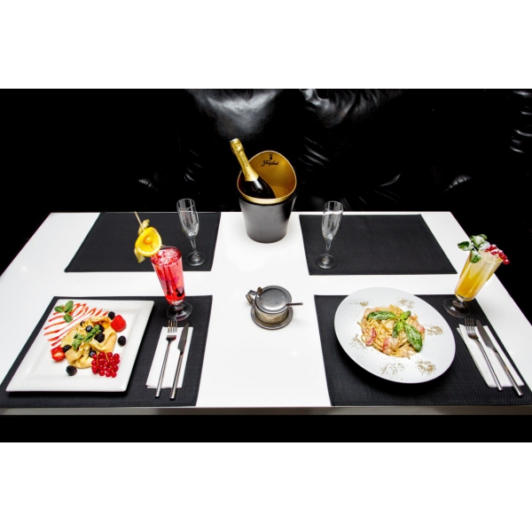 Ресторанный сервис бронирования столиков menu-rest.com - Интерьер ресторана "SHOOGA Lounge Cafe"