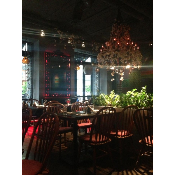 Ресторанный сервис бронирования столиков menu-rest.com - Интерьер ресторана "Roni"