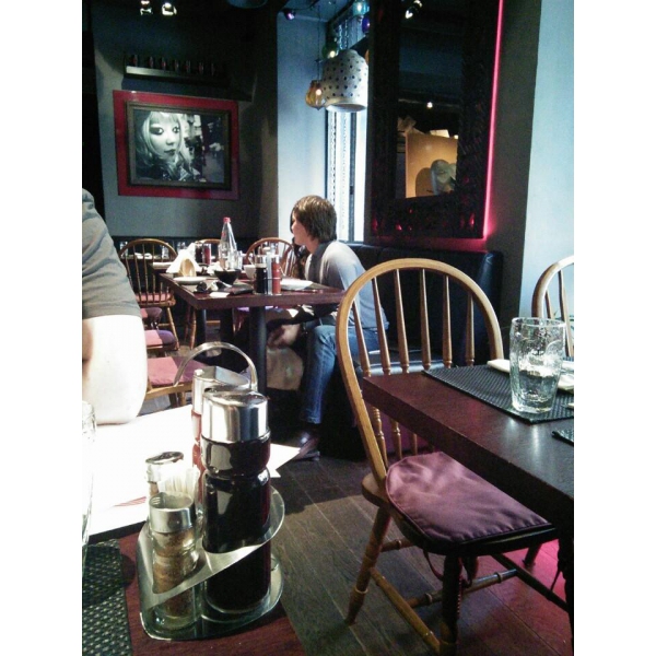 Ресторанный сервис бронирования столиков menu-rest.com - Интерьер ресторана "Roni"