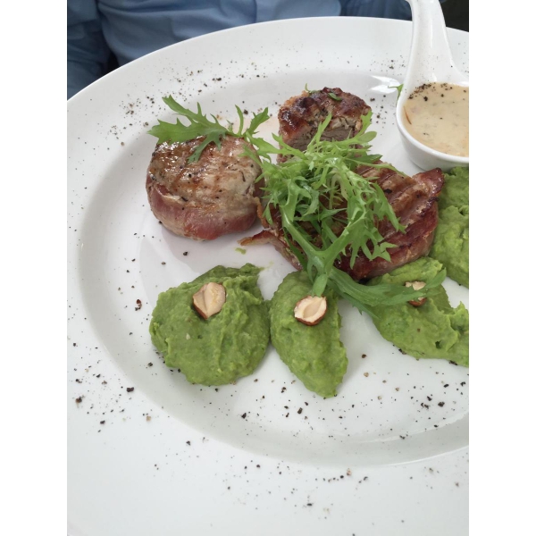 Ресторанный сервис бронирования столиков menu-rest.com - Интерьер ресторана "Forest grill and roll bar"