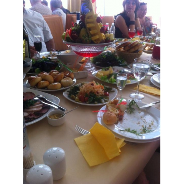 Ресторанный сервис бронирования столиков menu-rest.com - Интерьер ресторана "Жизнь Прекрасна"