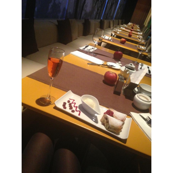 Ресторанный сервис бронирования столиков menu-rest.com - Интерьер ресторана "Golden Apple"