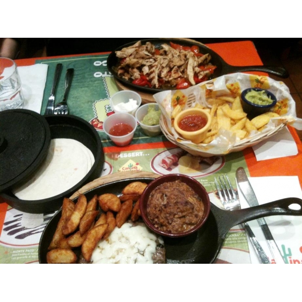 Ресторанный сервис бронирования столиков menu-rest.com - Интерьер ресторана "Cantina Mariachi"