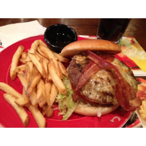 Ресторанный сервис бронирования столиков menu-rest.com - Интерьер ресторана "T.G.I. Friday`s"