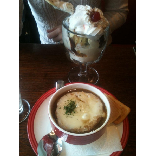 Ресторанный сервис бронирования столиков menu-rest.com - Интерьер ресторана "T.G.I. Friday`s"