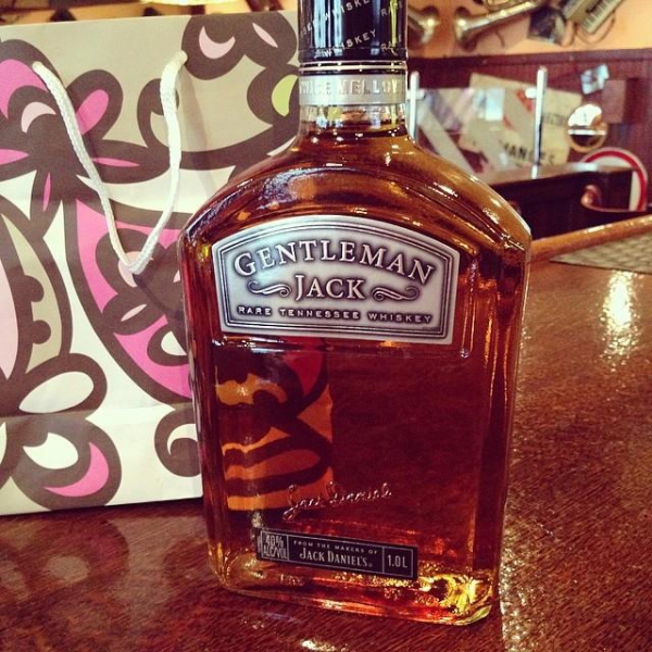 Ресторанный сервис бронирования столиков menu-rest.com - Интерьер ресторана "T.G.I. Friday`s"