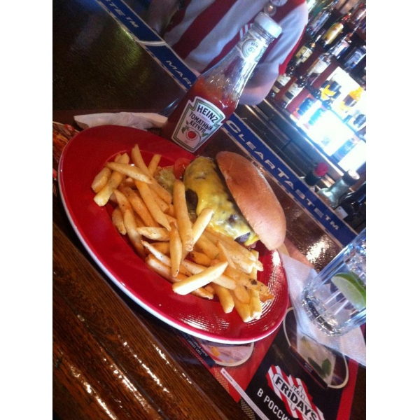 Ресторанный сервис бронирования столиков menu-rest.com - Интерьер ресторана "T.G.I. Friday`s"