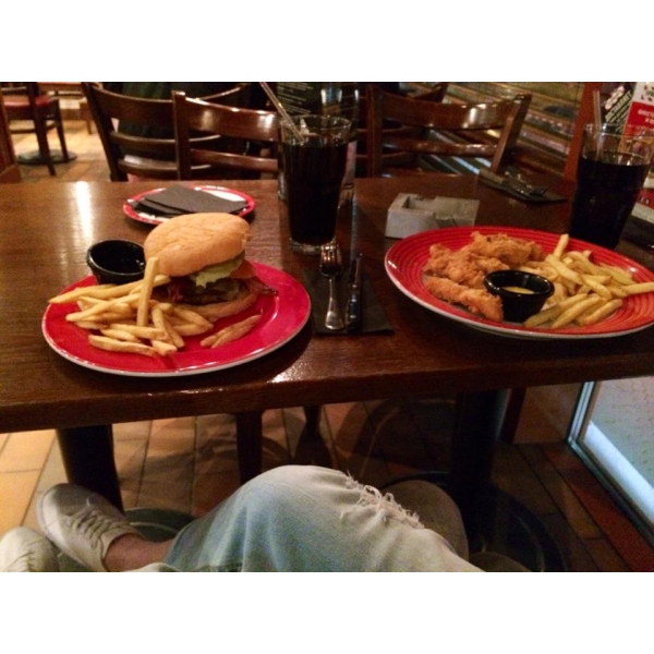 Ресторанный сервис бронирования столиков menu-rest.com - Интерьер ресторана "T.G.I. Friday`s"